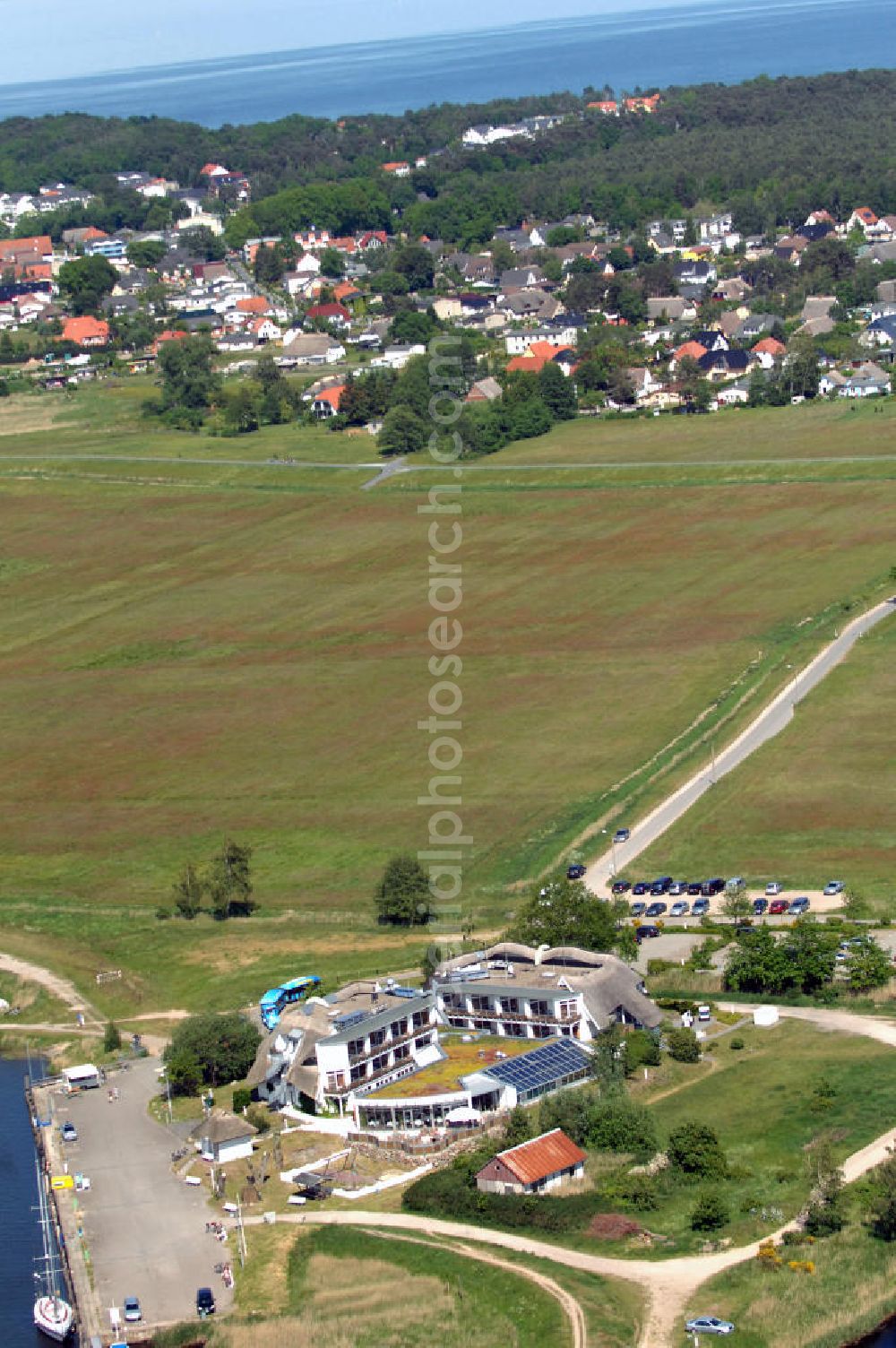 Baabe from the bird's eye view: Blick auf das Hotel Solthus am See auf der Insel Rügen im Ostseebad Baabe. Kontakt: Hotel Solthus Betriebsgesellschaft mbH, Bollwerkstrasse 1, 18586 Ostseebad Baabe / Rügen, Tel. +49(0)38303 8716-0, Fax +49(0)38303 8716-99, e-mail: info@solthus.de