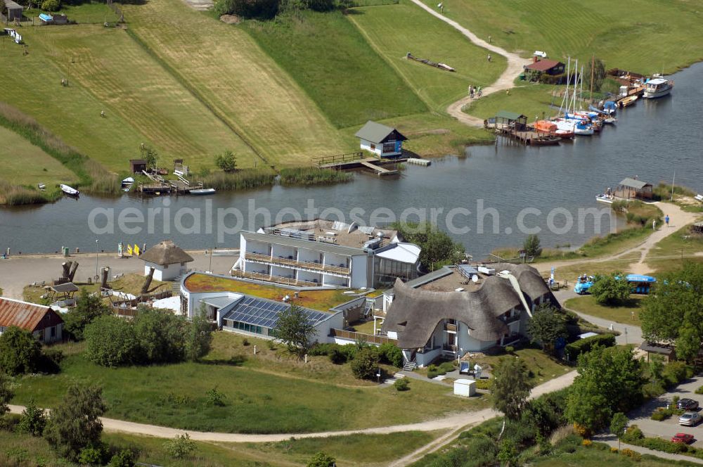 Aerial photograph Baabe - Blick auf das Hotel Solthus am See auf der Insel Rügen im Ostseebad Baabe. Im Hintergrund eigener Bootsanlegesteg in der Mündung / Verbindung der Having Bucht und dem Selliner See. Kontakt: Hotel Solthus Betriebsgesellschaft mbH, Bollwerkstrasse 1, 18586 Ostseebad Baabe / Rügen, Tel. +49(0)38303 8716-0, Fax +49(0)38303 8716-99, e-mail: info@solthus.de