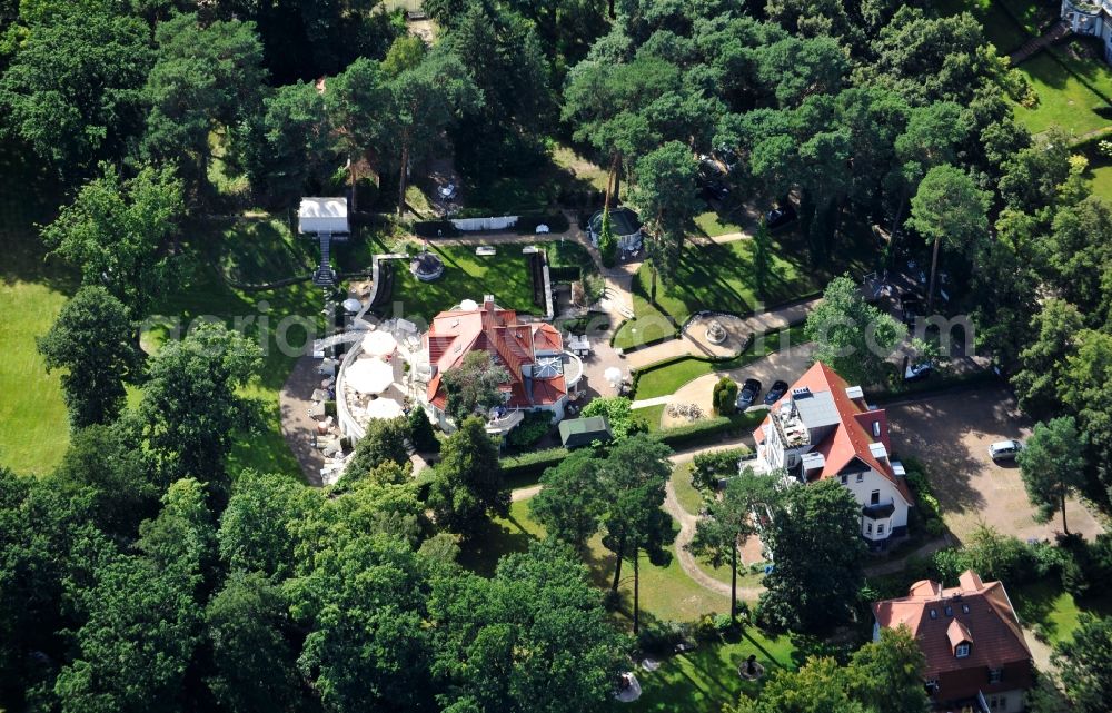 Bad Saarow from the bird's eye view: View of Germany's smallest deluxe hotel 'Villa Contessa' at Schamützelsee in Bad Saarow in Brandenburg