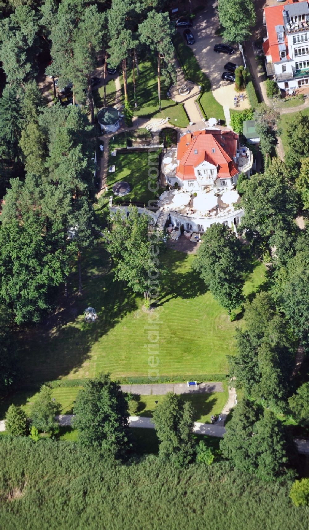 Bad Saarow from the bird's eye view: View of Germany's smallest deluxe hotel 'Villa Contessa' at Schamützelsee in Bad Saarow in Brandenburg