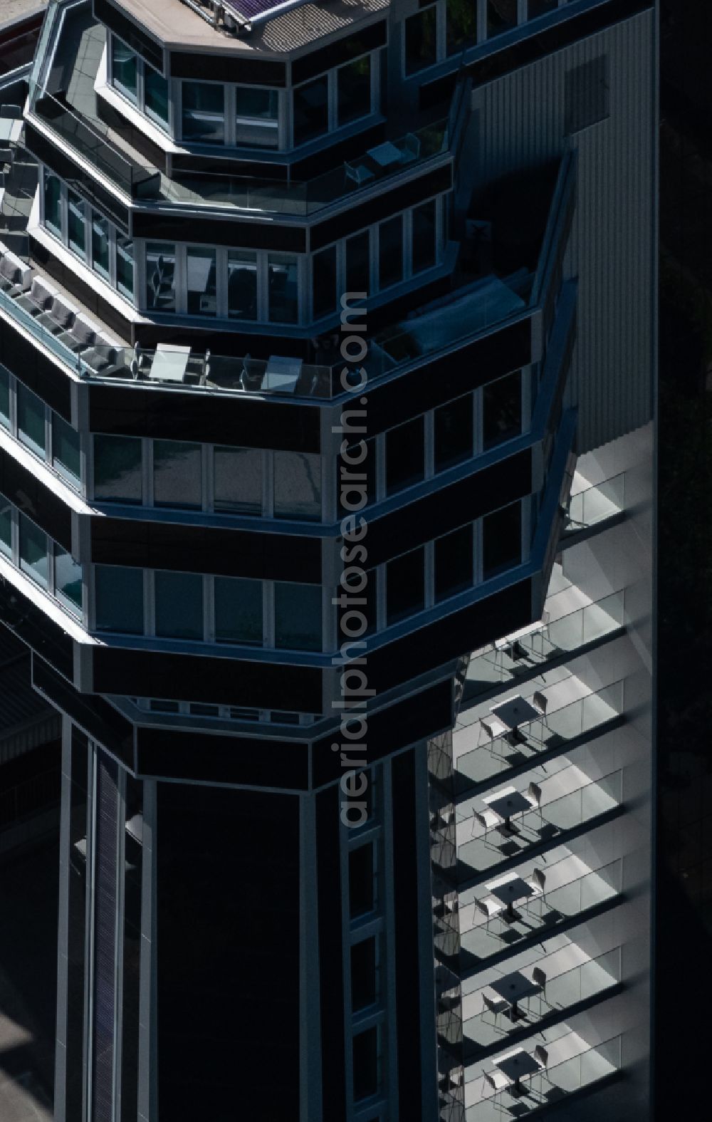 Aerial photograph Radolfzell am Bodensee - High-rise building of the hotel complex Aquaturm in Radolfzell am Bodensee in the state Baden-Wuerttemberg, Germany