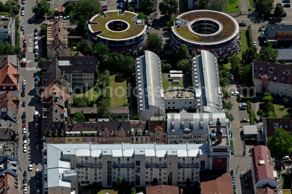 Aerial photograph Freiburg im Breisgau - Building complex of the StayInn Freiburg holiday apartments, hostel and guest house and the round houses of the Urania Freiburg in Freiburg im Breisgau in the state Baden-Wuerttemberg, Germany