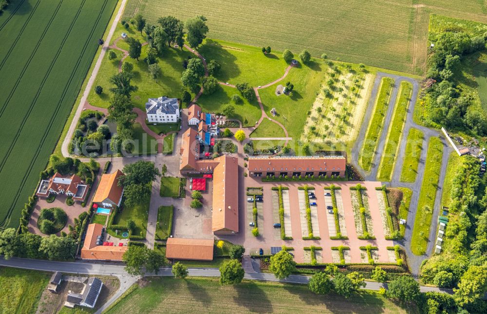 Aerial image Drechen - Complex of the hotel building Gut Kump on street Kumper Landstrasse in Drechen at Ruhrgebiet in the state North Rhine-Westphalia, Germany