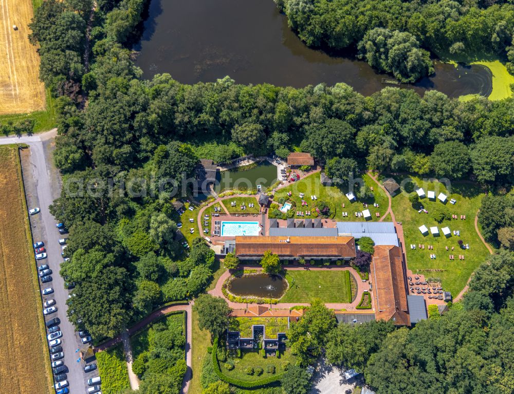 Aerial photograph Hamm - Complex of the hotel building Gut Sternholz on street Lippestrasse in the district Norddinker in Hamm at Ruhrgebiet in the state North Rhine-Westphalia, Germany