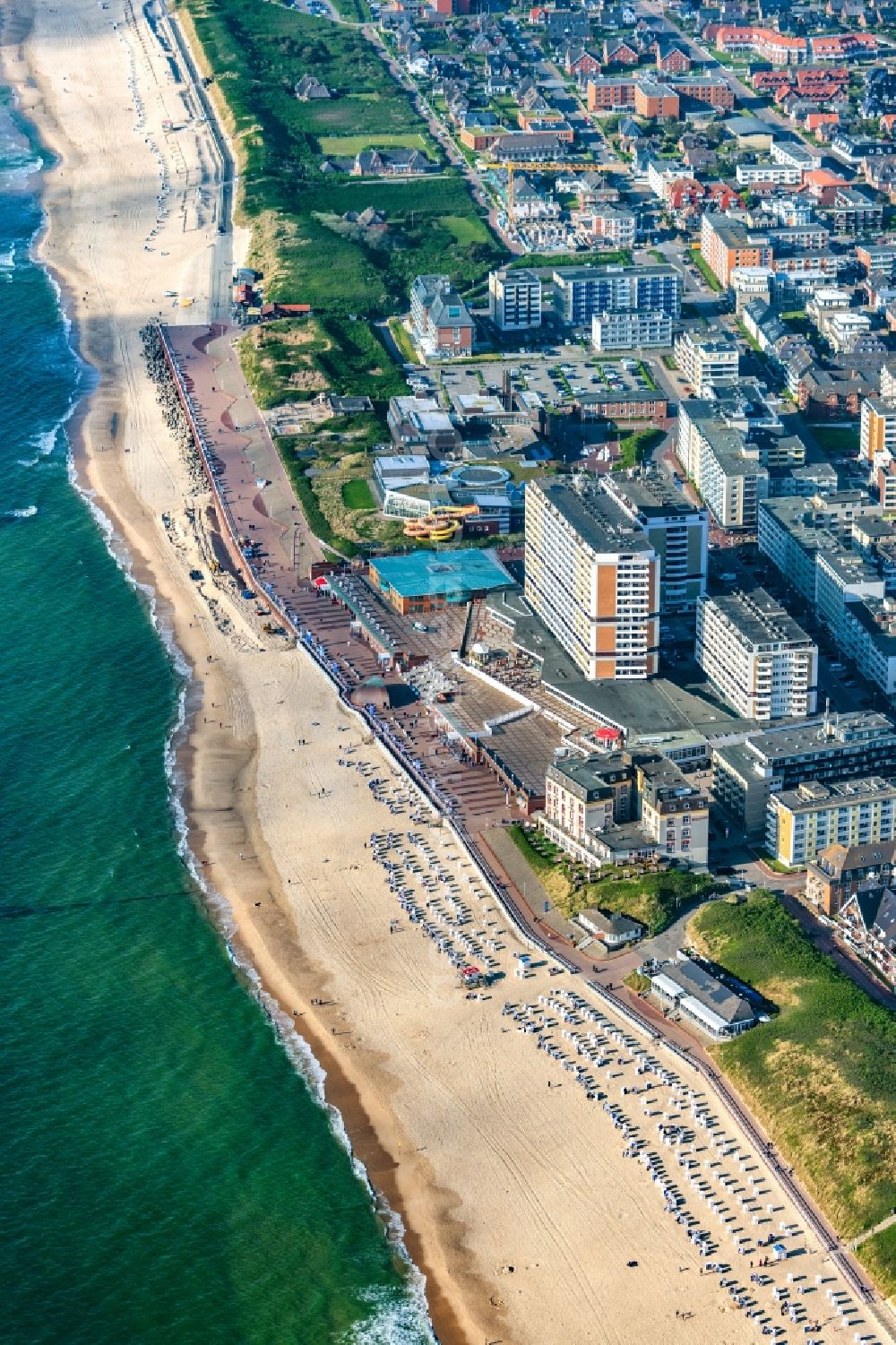 Sylt from the bird's eye view: High-rise building of the hotel complex Haus Metropol in the district Westerland in Sylt on Island Sylt in the state Schleswig-Holstein, Germany