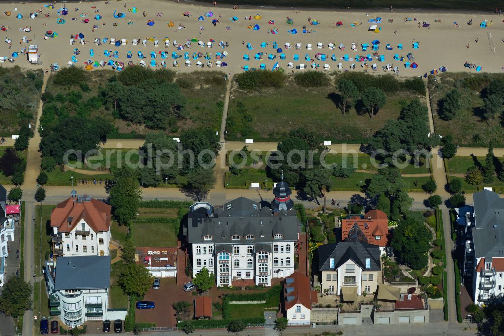 Aerial photograph Zinnowitz - Complex of the hotel building Haus Schwalbennest on street Duenenstrasse in Zinnowitz on the island of Usedom in the state Mecklenburg - Western Pomerania, Germany