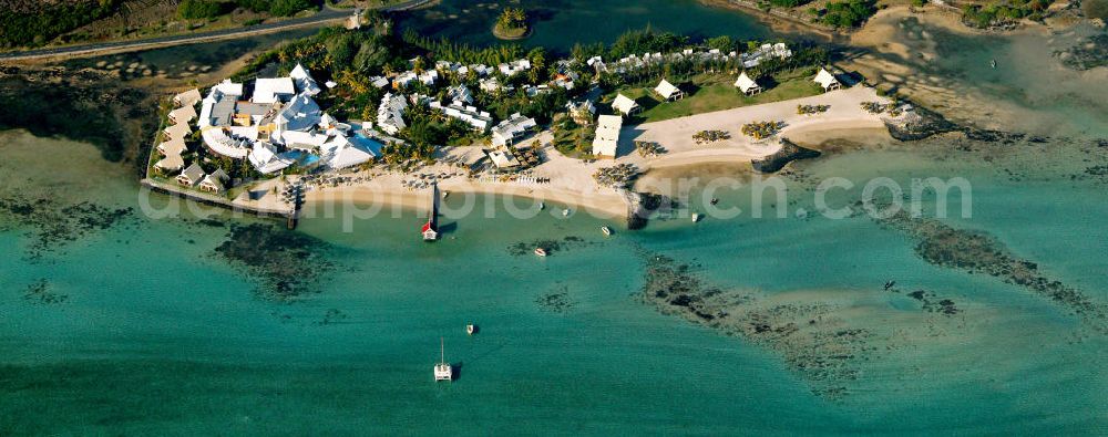 Mauritius from above - Blick auf eine Hotelanlage auf Mauritius. View to an hotel at Mauritius.