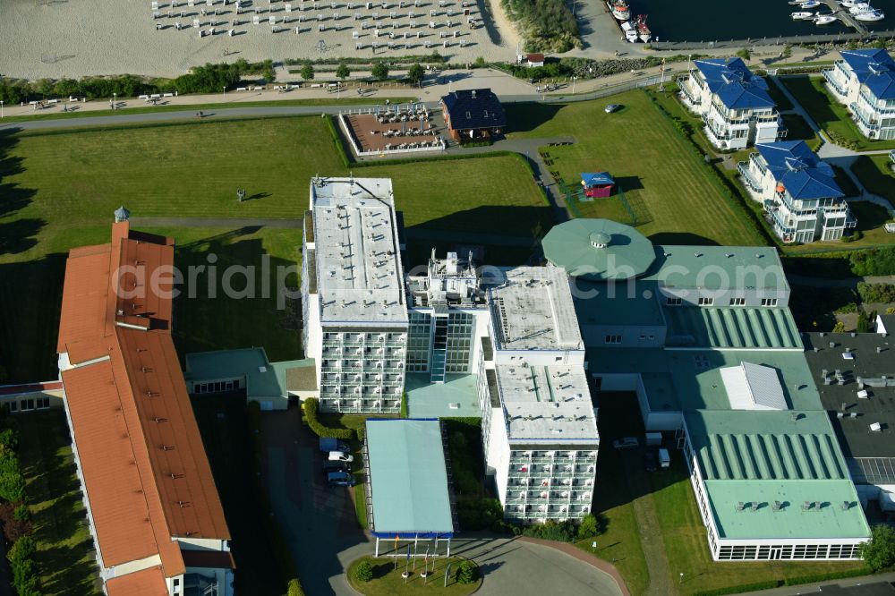 Ostseebad Kühlungsborn from above - High-rise building of the hotel complex Morada Strandhotel Ostseebad Kuehlungsborn on street Rudolf-Breitscheid-Strasse in Ostseebad Kuehlungsborn in the state Mecklenburg - Western Pomerania, Germany