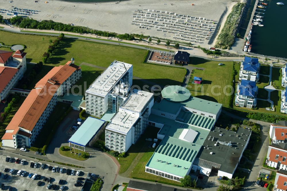 Ostseebad Kühlungsborn from the bird's eye view: High-rise building of the hotel complex Morada Strandhotel Ostseebad Kuehlungsborn on street Rudolf-Breitscheid-Strasse in Ostseebad Kuehlungsborn in the state Mecklenburg - Western Pomerania, Germany