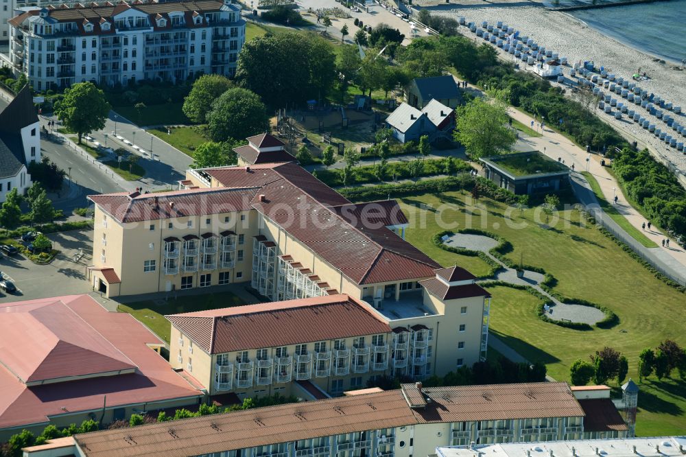 Ostseebad Kühlungsborn from the bird's eye view: High-rise building of the hotel complex Morada Strandhotel Ostseebad Kuehlungsborn on street Rudolf-Breitscheid-Strasse in Ostseebad Kuehlungsborn in the state Mecklenburg - Western Pomerania, Germany