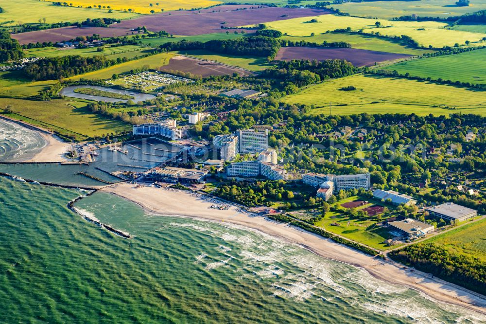 Aerial photograph Ostseebad Damp - High-rise building of the hotel complex Ostseehotel Midgard on street Seute-Deern-Ring - Seeuferweg in Ostseebad Damp in the state Schleswig-Holstein, Germany