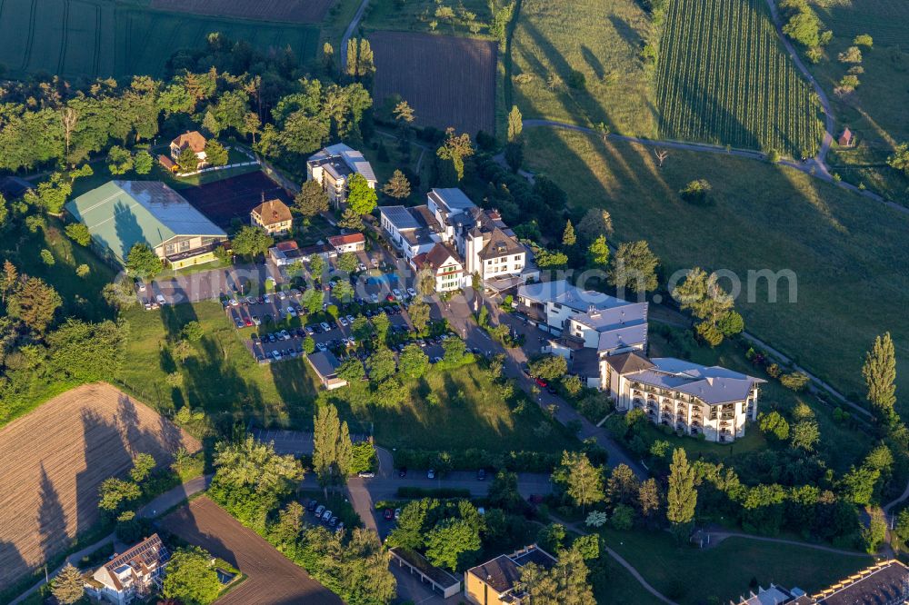 Aerial photograph Überlingen - Complex of the hotel building Parkhotel St. Leonhard on street Obere-St.-Leonhard-Strasse in Ueberlingen at Bodensee in the state Baden-Wuerttemberg, Germany