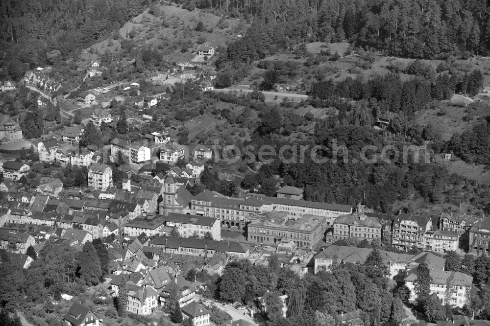 Bad Wildbad from the bird's eye view: Complex of the hotel building on Sommerberg in the district Sommerberg in Bad Wildbad in northern Black Forest in the state Baden-Wuerttemberg, Germany