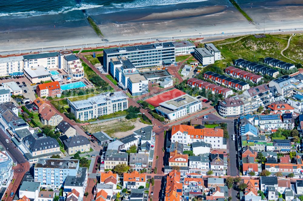 Norderney from the bird's eye view: Complex of the hotel building Strandhotel Georgshoehe in Norderney in the state Lower Saxony, Germany