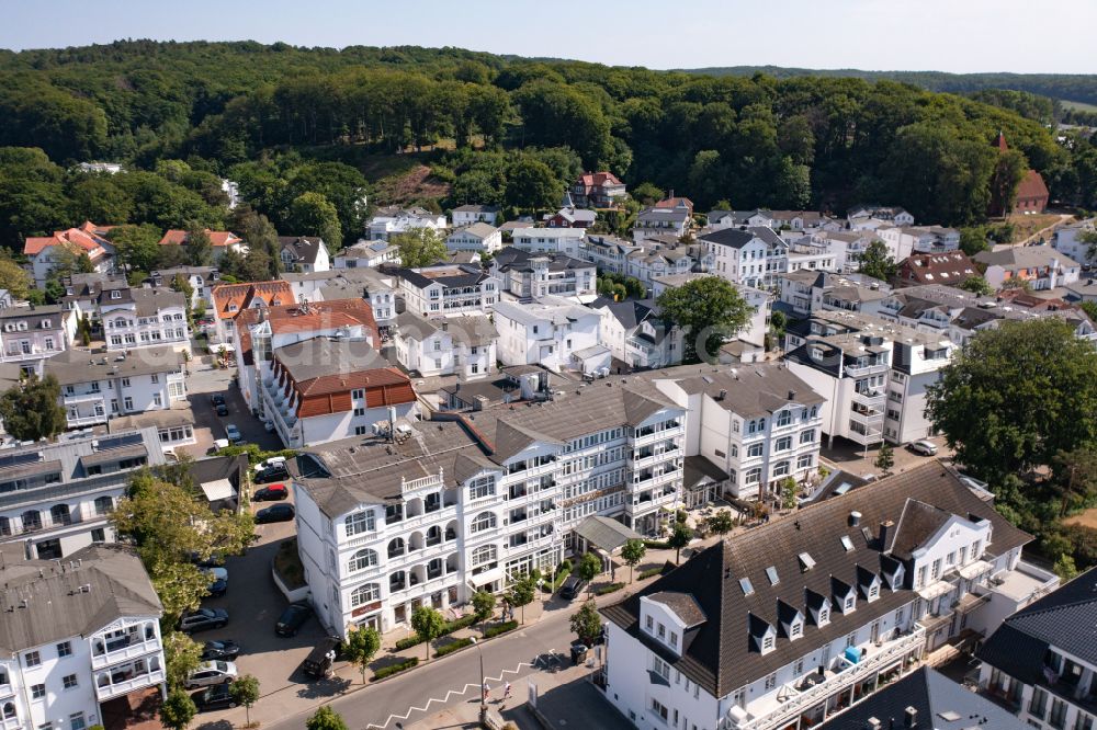 Binz from the bird's eye view: Complex of the hotel building Vier Jahreszeiten in Binz island Ruegen in the state Mecklenburg - Western Pomerania, Germany