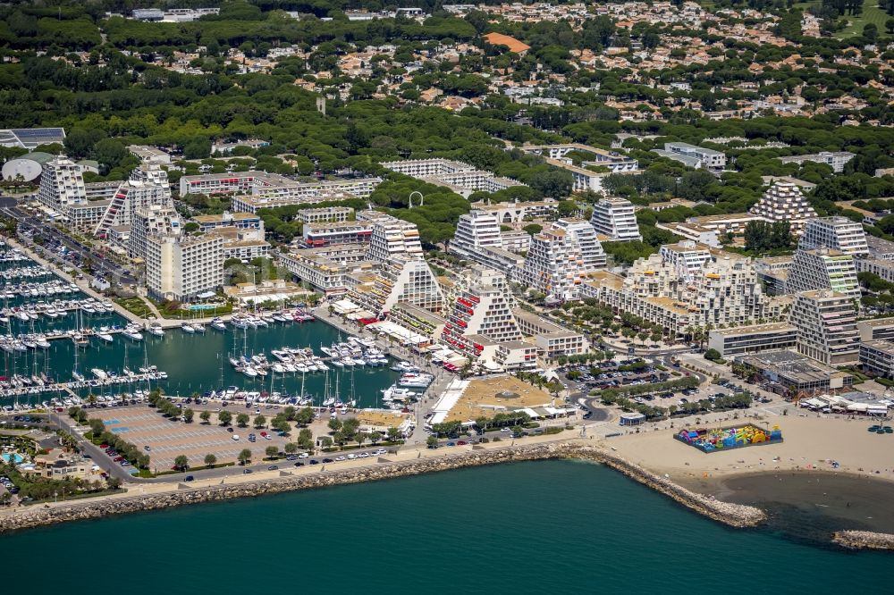 Aerial photograph La Grande-Motte - Hotel landscape and tourist developments on the Mediterranean beach in La Grande-Motte in the province of Languedoc-Roussillon in France