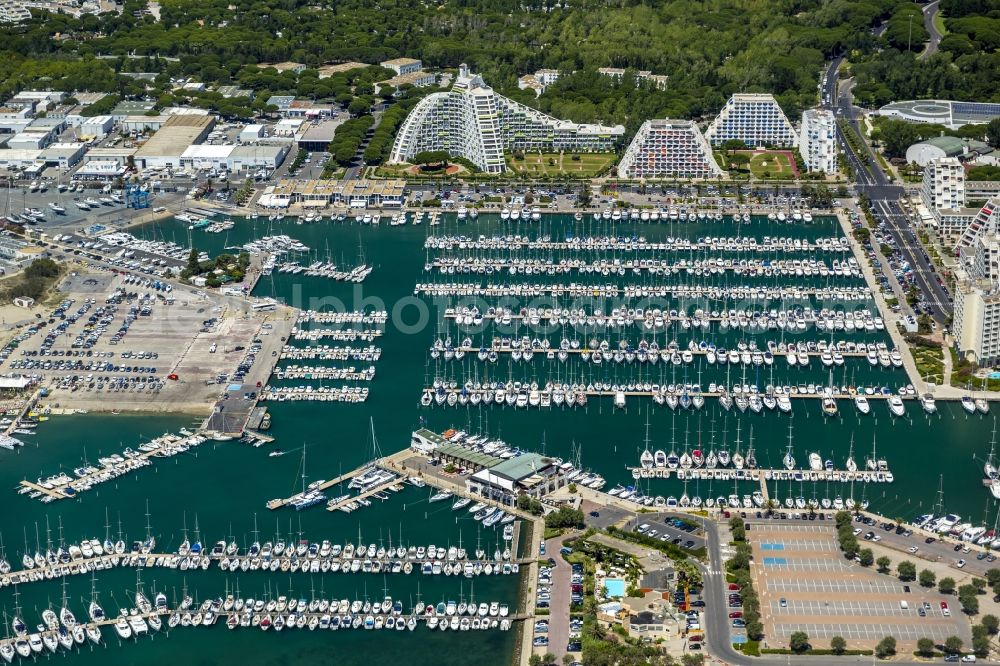 Aerial photograph La Grande-Motte - Hotel landscape and tourist developments on the Mediterranean beach in La Grande-Motte in the province of Languedoc-Roussillon in France