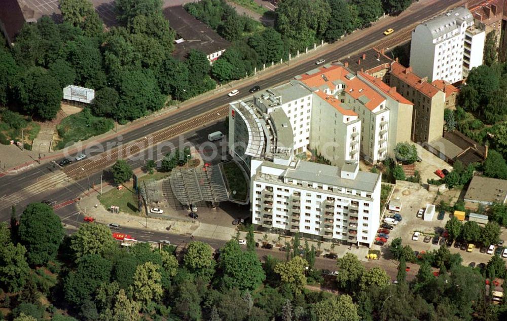 Berlin - Prenzlauer-Berg from the bird's eye view: Hotelneubau an der Prenzlauer Allee.