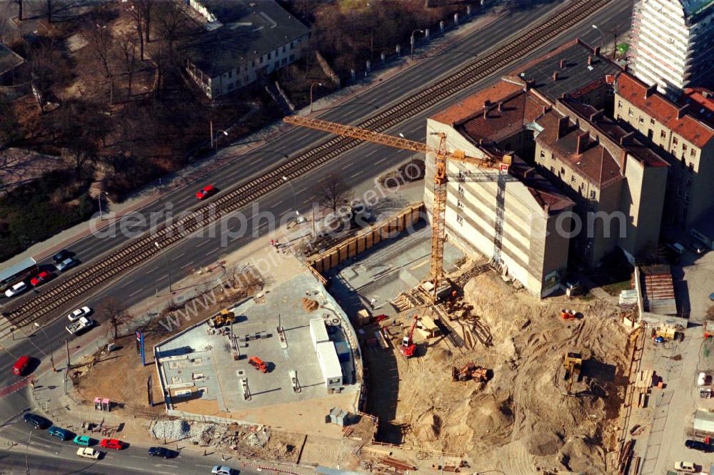 Aerial photograph Berlin / Prenzlauer Berg - Hotelneubau an der Prenzlauer-Allee in Berlin Prenzlauer Berg. Datum: 1995