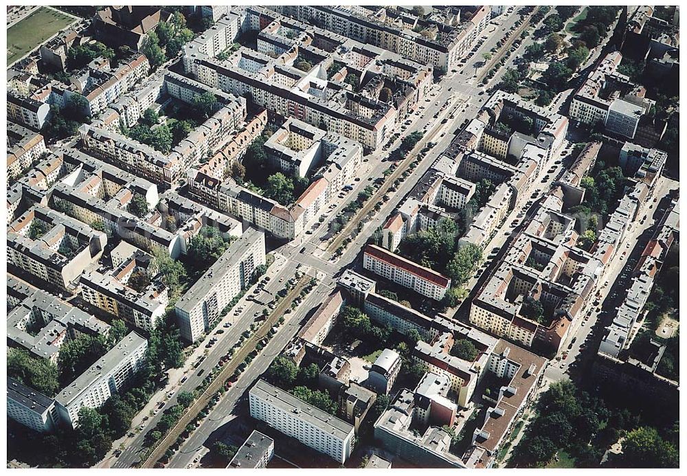 Aerial image Berlin / Friedrichshain - 26.09.2003 Hotelneubaukomplex der Betriebsgesellschaft Hotel New Berlin mbH an der Petersburger Str. 24 / Ecke Kochhannstraße in 10249 Berlin - Friedrichshain Nähe SEZ / Landsberger Allee