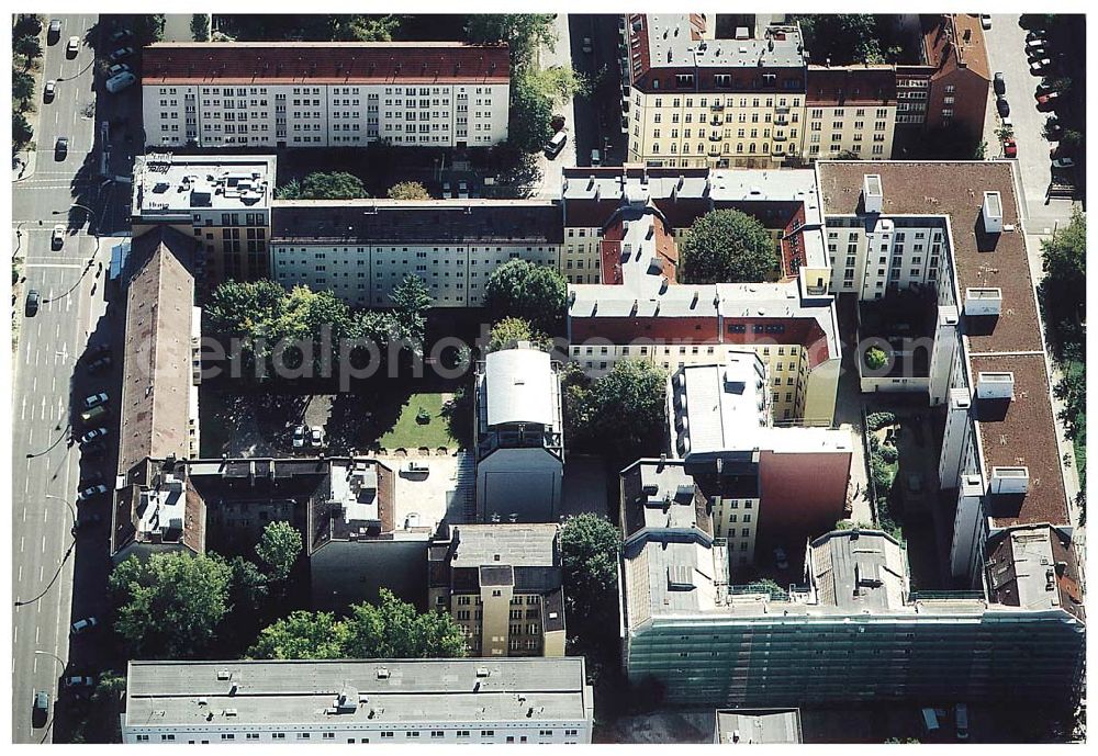 Aerial image Berlin / Friedrichshain - 26.09.2003 Hotelneubaukomplex der Betriebsgesellschaft Hotel New Berlin mbH an der Petersburger Str. 24 / Ecke Kochhannstraße in 10249 Berlin - Friedrichshain Nähe SEZ / Landsberger Allee