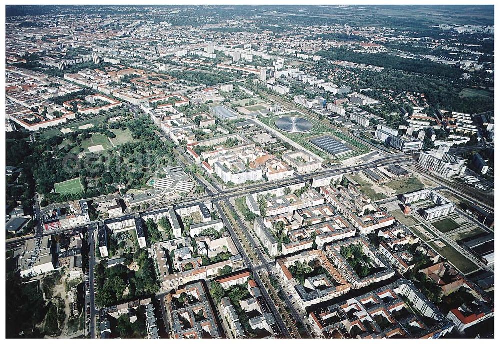 Aerial photograph Berlin / Friedrichshain - 26.09.2003 Hotelneubaukomplex der Betriebsgesellschaft Hotel New Berlin mbH an der Petersburger Str. 24 / Ecke Kochhannstraße in 10249 Berlin - Friedrichshain Nähe SEZ / Landsberger Allee