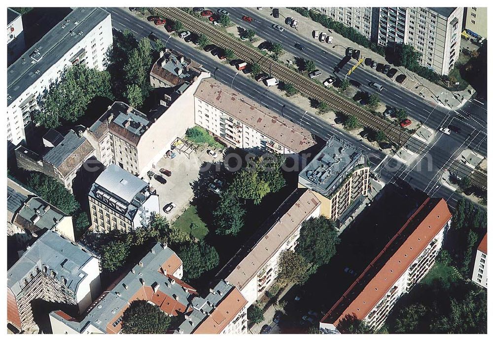 Aerial image Berlin / Friedrichshain - 26.09.2003 Hotelneubaukomplex der Betriebsgesellschaft Hotel New Berlin mbH an der Petersburger Str. 24 / Ecke Kochhannstraße in 10249 Berlin - Friedrichshain Nähe SEZ / Landsberger Allee