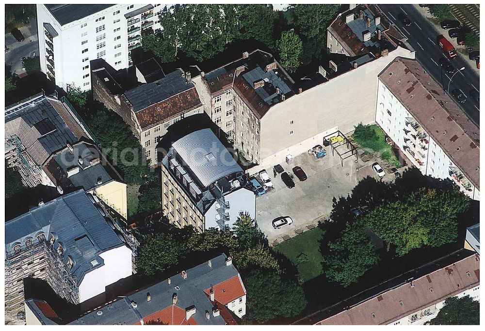 Aerial photograph Berlin / Friedrichshain - 26.09.2003 Hotelneubaukomplex der Betriebsgesellschaft Hotel New Berlin mbH an der Petersburger Str. 24 / Ecke Kochhannstraße in 10249 Berlin - Friedrichshain Nähe SEZ / Landsberger Allee