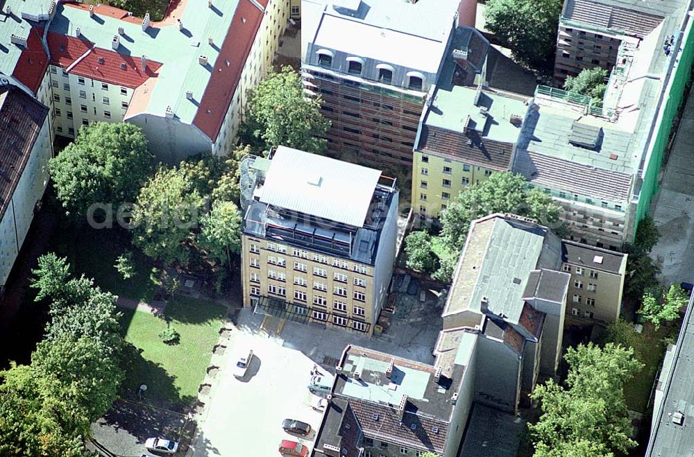 Aerial photograph Berlin / Friedrichshain - 26.09.2003 Hotelneubaukomplex der Betriebsgesellschaft Hotel New Berlin mbH an der Petersburger Str. 24 / Ecke Kochhannstraße in 10249 Berlin - Friedrichshain Nähe SEZ / Landsberger Allee