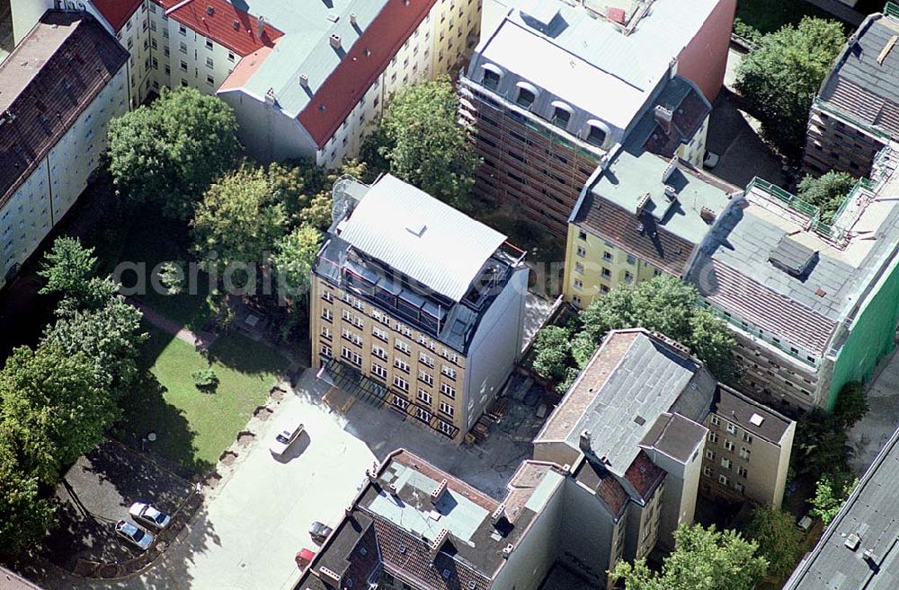 Berlin / Friedrichshain from above - 26.09.2003 Hotelneubaukomplex der Betriebsgesellschaft Hotel New Berlin mbH an der Petersburger Str. 24 / Ecke Kochhannstraße in 10249 Berlin - Friedrichshain Nähe SEZ / Landsberger Allee