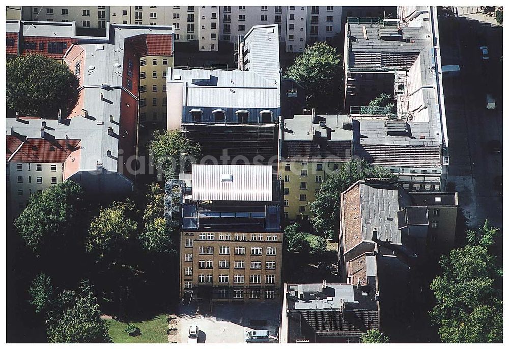 Berlin / Friedrichshain from above - 26.09.2003 Hotelneubaukomplex der Betriebsgesellschaft Hotel New Berlin mbH an der Petersburger Str. 24 / Ecke Kochhannstraße in 10249 Berlin - Friedrichshain Nähe SEZ / Landsberger Allee