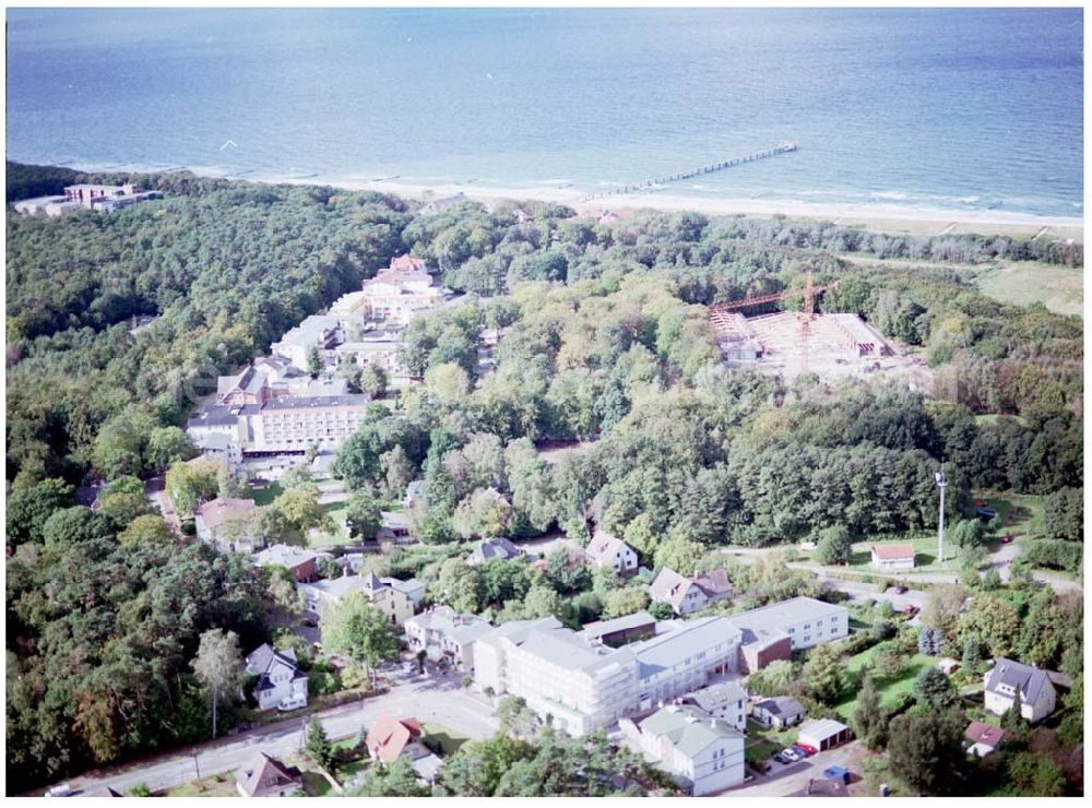 Aerial image Graal-Müritz / Mecklenburg Vorpommern - Hotels und Seebrücke, im Vordergrund Rathaus in Graal - Müritz Mecklenburg Vorpommern / 27.09.02