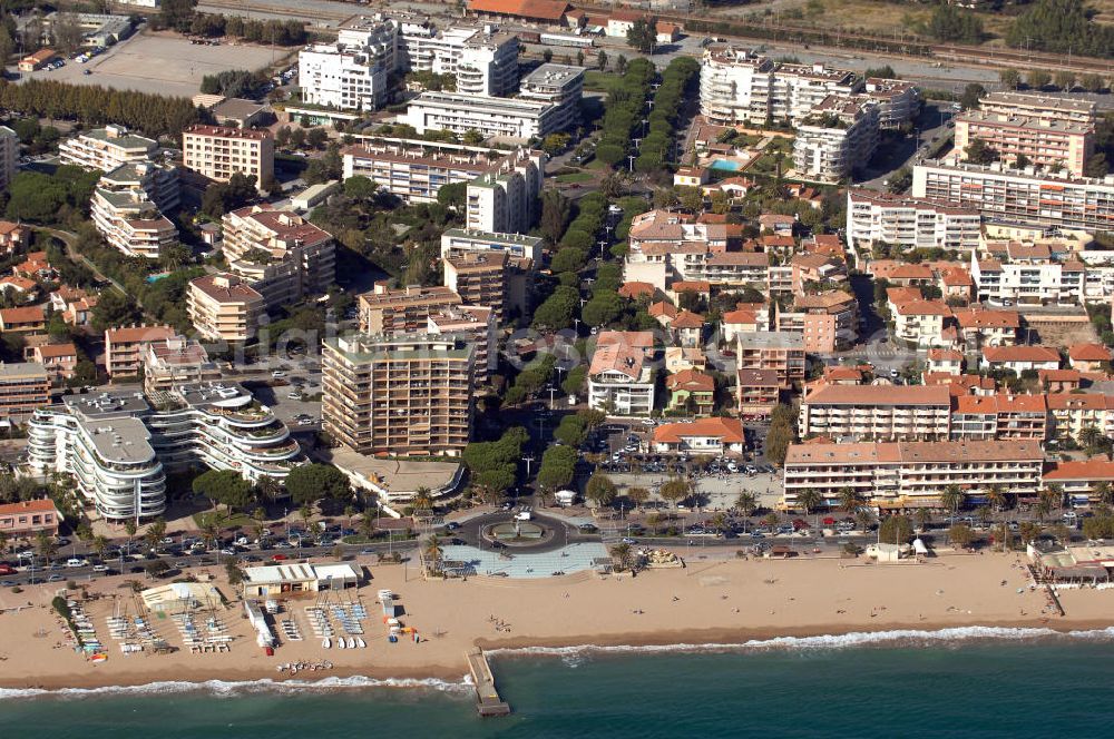 Aerial photograph Fréjus - Blick auf Hotels am Strand von Fréjus an der Cote d' Azur in Frankreich.