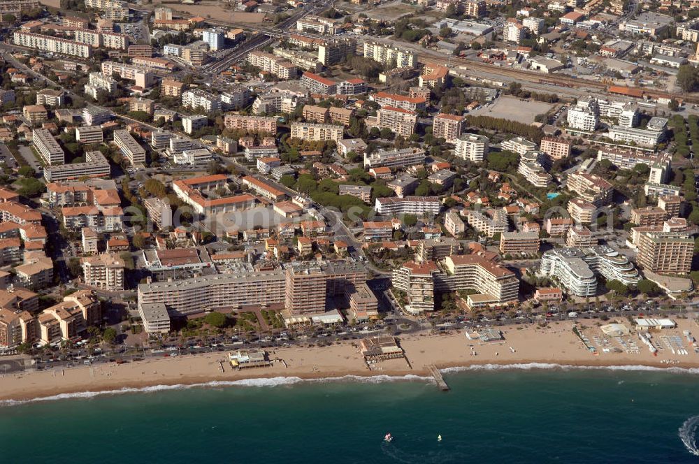 Aerial photograph Fréjus - Blick auf Hotels am Strand von Fréjus an der Cote d' Azur in Frankreich.