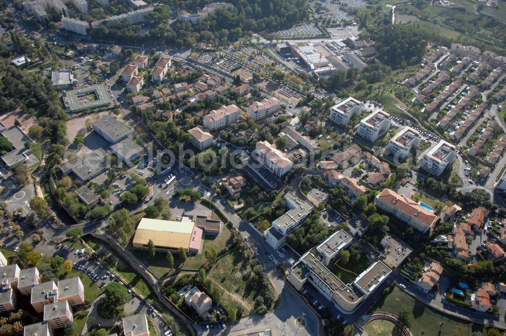 Aerial image Cannes - Blick auf Hotels im Vorort Ranguin von Cannes Frankreich. Ranguin liegt zwar en wenig entfernt vom Zentrum in Cannes und den Stränden, trotzdem sind in den letzten Jahren viele neue Hotels entstanden. Kontakt Touristinfo: Cannes Tourist Office, Palais des Festivals, La Croisette, Tel. +33(0)492 99842 2, Fax +33(0)492 99842 3, Email: tourisme@palaisdesfestivals.com