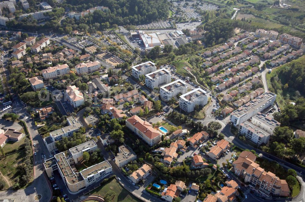 Aerial photograph Cannes - Blick auf Hotels im Vorort Ranguin von Cannes Frankreich. Ranguin liegt zwar en wenig entfernt vom Zentrum in Cannes und den Stränden, trotzdem sind in den letzten Jahren viele neue Hotels entstanden. Kontakt Touristinfo: Cannes Tourist Office, Palais des Festivals, La Croisette, Tel. +33(0)492 99842 2, Fax +33(0)492 99842 3, Email: tourisme@palaisdesfestivals.com