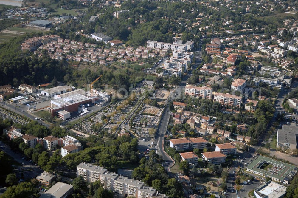 Aerial image Cannes - Blick auf Hotels im Vorort Ranguin von Cannes Frankreich. Ranguin liegt zwar en wenig entfernt vom Zentrum in Cannes und den Stränden, trotzdem sind in den letzten Jahren viele neue Hotels entstanden. Kontakt Touristinfo: Cannes Tourist Office, Palais des Festivals, La Croisette, Tel. +33(0)492 99842 2, Fax +33(0)492 99842 3, Email: tourisme@palaisdesfestivals.com