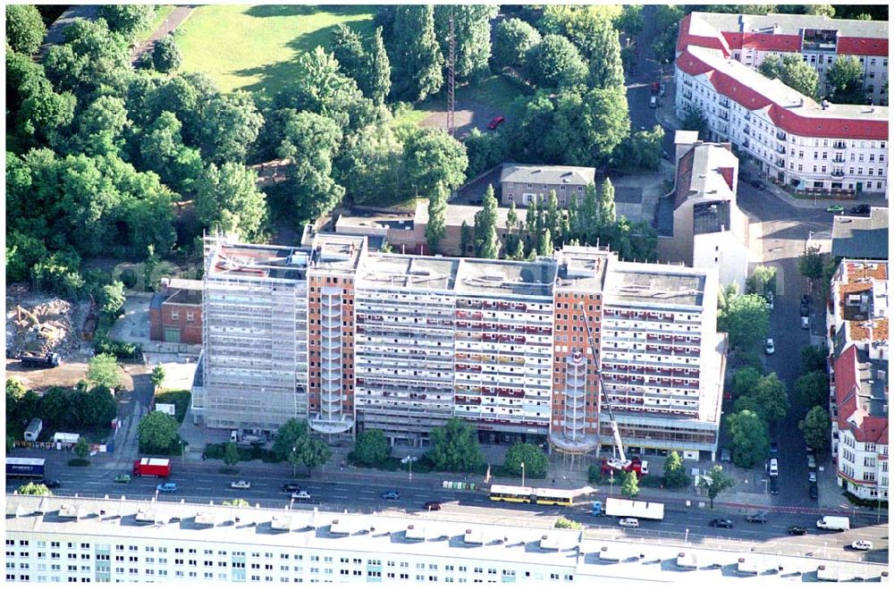 Berlin from the bird's eye view: 06.07.2004 Abrißfläche des Wohnhochhauses der HOWOGE an der Frankfurter Allee 110 in Berlin Lichtenberg.