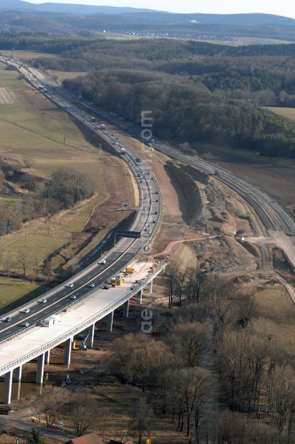 Aerial image Sättelstädt - Blick auf die neue Hörseltalbrücke nach der teilweisen Verkehrsfreigabe des neuen A4- Autobahnverlaufes. Die Brücke ist Teil des Projekt Nordverlegung / Umfahrung Hörselberge der Autobahn E40 / A4 in Thüringen bei Eisenach. Durchgeführt werden die im Zuge dieses Projektes notwendigen Arbeiten unter an derem von den Mitarbeitern der Niederlassung Weimar der EUROVIA Verkehrsbau Union sowie der Niederlassungen Abbruch und Erdbau, Betonstraßenbau, Ingenieurbau und TECO Schallschutz der EUROVIA Beton sowie der DEGES. View at the new Hörselthal- bridge after the partial opening to traffic of the new A4 motorway course.