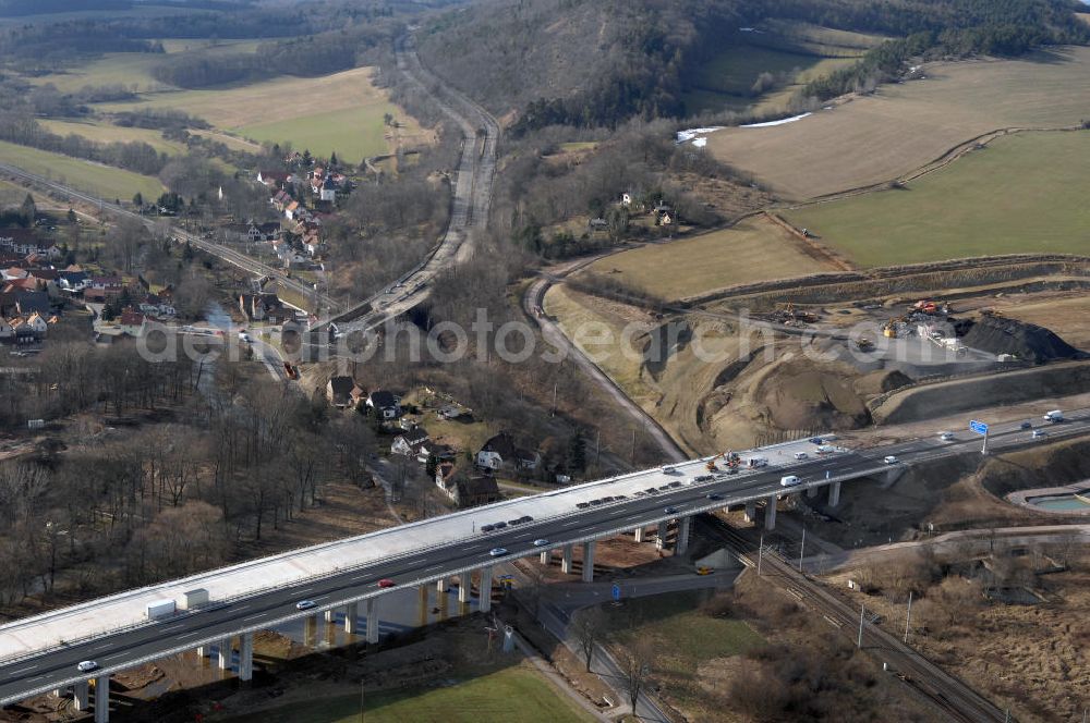 Sättelstädt from above - Blick auf die neue Hörseltalbrücke nach der teilweisen Verkehrsfreigabe des neuen A4- Autobahnverlaufes. Die Brücke ist Teil des Projekt Nordverlegung / Umfahrung Hörselberge der Autobahn E40 / A4 in Thüringen bei Eisenach. Durchgeführt werden die im Zuge dieses Projektes notwendigen Arbeiten unter an derem von den Mitarbeitern der Niederlassung Weimar der EUROVIA Verkehrsbau Union sowie der Niederlassungen Abbruch und Erdbau, Betonstraßenbau, Ingenieurbau und TECO Schallschutz der EUROVIA Beton sowie der DEGES. View at the new Hörselthal- bridge after the partial opening to traffic of the new A4 motorway course.