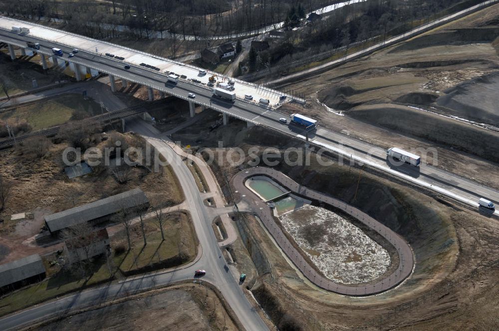 Sättelstädt from above - Blick auf die neue Hörseltalbrücke nach der teilweisen Verkehrsfreigabe des neuen A4- Autobahnverlaufes. Die Brücke ist Teil des Projekt Nordverlegung / Umfahrung Hörselberge der Autobahn E40 / A4 in Thüringen bei Eisenach. Durchgeführt werden die im Zuge dieses Projektes notwendigen Arbeiten unter an derem von den Mitarbeitern der Niederlassung Weimar der EUROVIA Verkehrsbau Union sowie der Niederlassungen Abbruch und Erdbau, Betonstraßenbau, Ingenieurbau und TECO Schallschutz der EUROVIA Beton sowie der DEGES. View at the new Hörselthal- bridge after the partial opening to traffic of the new A4 motorway course.