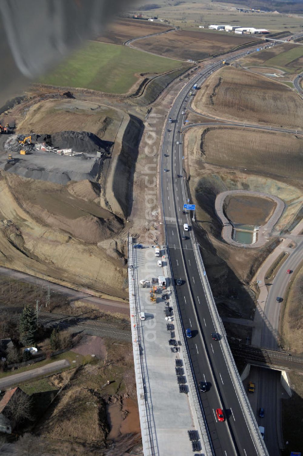 Aerial image Sättelstädt - Blick auf die neue Hörseltalbrücke nach der teilweisen Verkehrsfreigabe des neuen A4- Autobahnverlaufes. Die Brücke ist Teil des Projekt Nordverlegung / Umfahrung Hörselberge der Autobahn E40 / A4 in Thüringen bei Eisenach. Durchgeführt werden die im Zuge dieses Projektes notwendigen Arbeiten unter an derem von den Mitarbeitern der Niederlassung Weimar der EUROVIA Verkehrsbau Union sowie der Niederlassungen Abbruch und Erdbau, Betonstraßenbau, Ingenieurbau und TECO Schallschutz der EUROVIA Beton sowie der DEGES. View at the new Hörselthal- bridge after the partial opening to traffic of the new A4 motorway course.