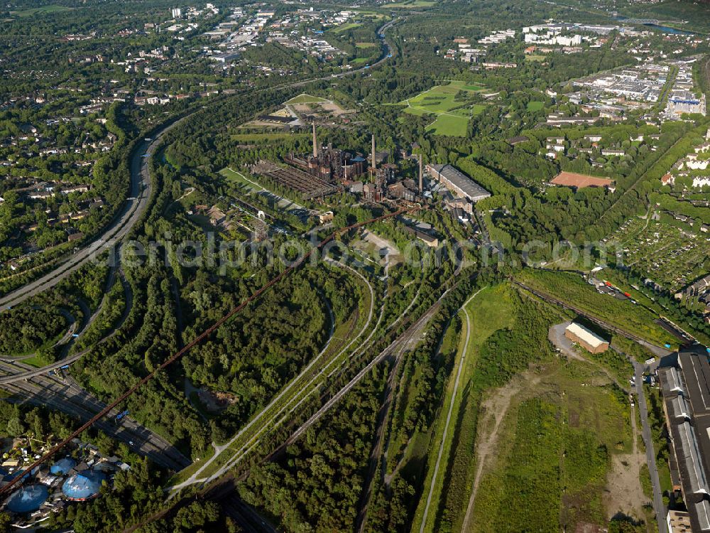 Aerial photograph Duisburg - The mill / smelting works in the landscape garden Duisburg-Nord at the streets Am Schürmannshof, Emscherstrasse und Emscherschnellweg in Duisburg in North Rhine-Westphalia