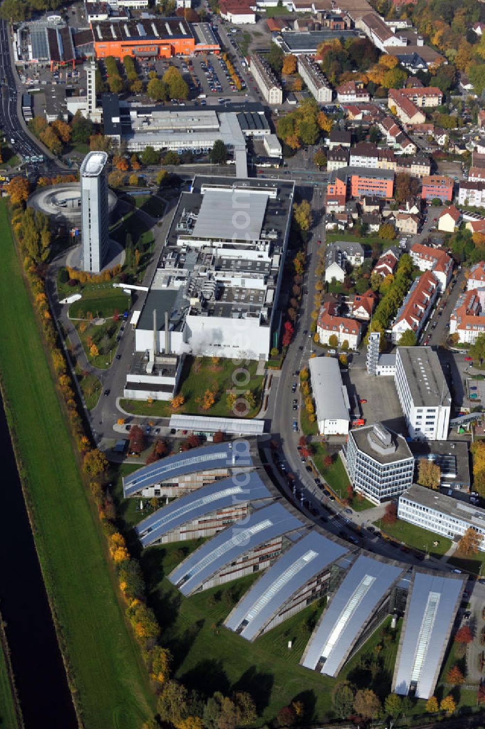 Aerial photograph Offenburg - Die Verlagsgebäude des Konzerns Hubert Burda Media Holding Kommanditgesellschaft in Offenburg. The publishers buildings of the concern Hubert Burda Media Holding limited commercial partnership at the town Offenburg.