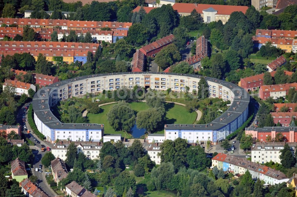 Aerial photograph Berlin - View of Horseshoe settlement in Berlin-Britz. The Hufeisensiedlung was builded from 1925 to 1933 in Berlin-Britz, designed by Bruno Taut and Martin Wagner. It is one of the first projects of social housing and part of the large settlement Britz / Fritz Reuter city. Since 2008 it has been a UNESCO World Heritage Site. The horseshoe itself is still owned by the GEHAG, under the roof of the Deutsche Wohnen AG