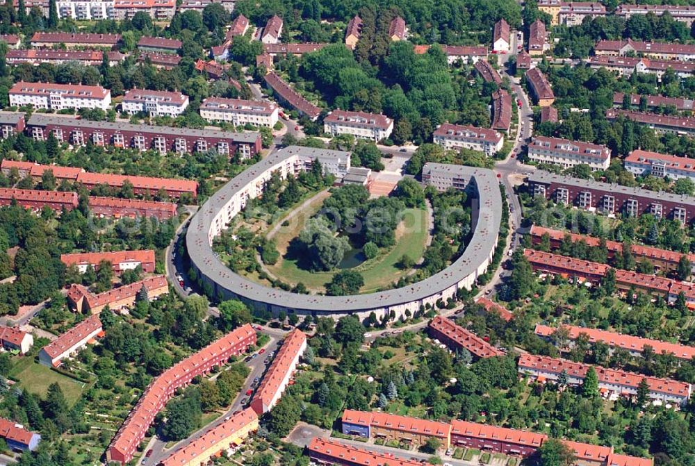 Aerial image Berlin - Britz (Neukölln) - Hufeisensiedlung der GEHAG am Reuterring in Berlin - Neukölln.