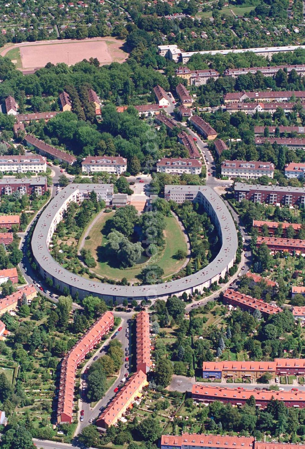 Berlin - Britz (Neukölln) from above - Hufeisensiedlung der GEHAG am Reuterring in Berlin - Neukölln.