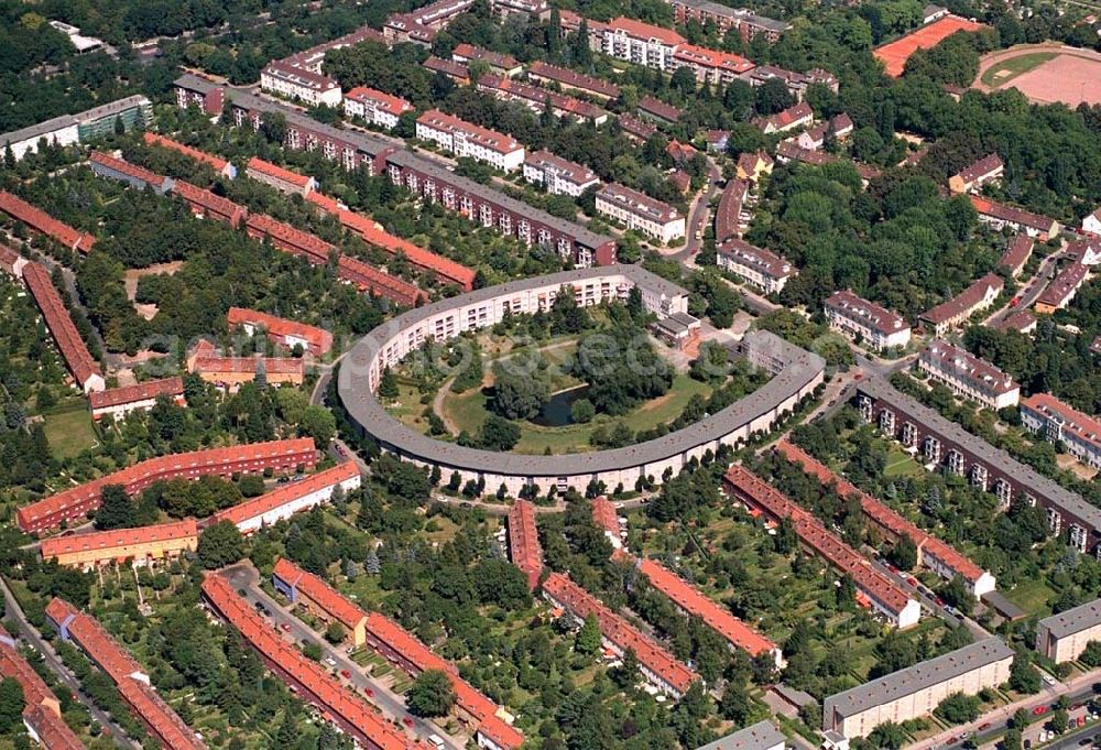 Berlin / Britz (Neuköln) from above - Hufeisensiedlung der GEHAG am Reuterring in Berlin - Neukölln.