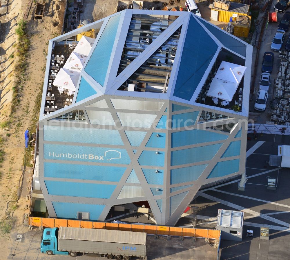 Berlin from the bird's eye view: View at the Humboldt-Box at Schlossplatz in the district Mitte in Berlin. The architectural solitaire is point of view, information forum, exhibition space, a viewing platform and a premium event location in one. In the exhibition center present themselves the future residents of the Humboldt Forum. With the planning, construction, financing and operation of the project, the company Megaposter GmbH was commissioned by the State of Berlin