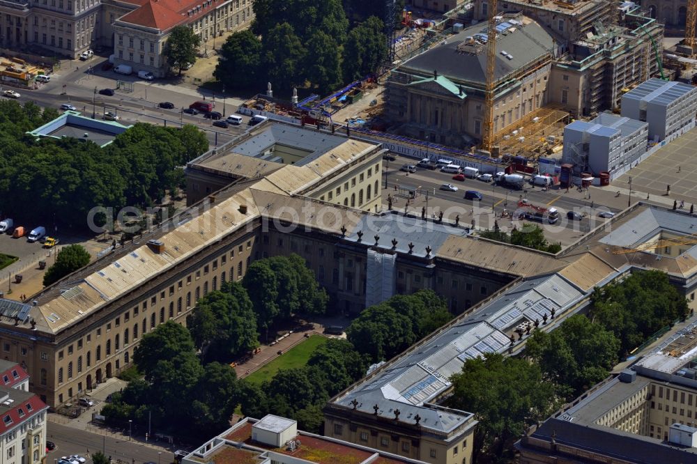 Aerial photograph Berlin - The campus Mitte of the Humboldt University Berlin is located between the streets Unter den Linden and Dorotheenstrasse. The main building is also known as Prinzenpalais